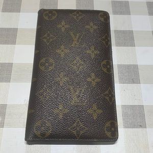 Louis Vuitton card/check book holder good for material use